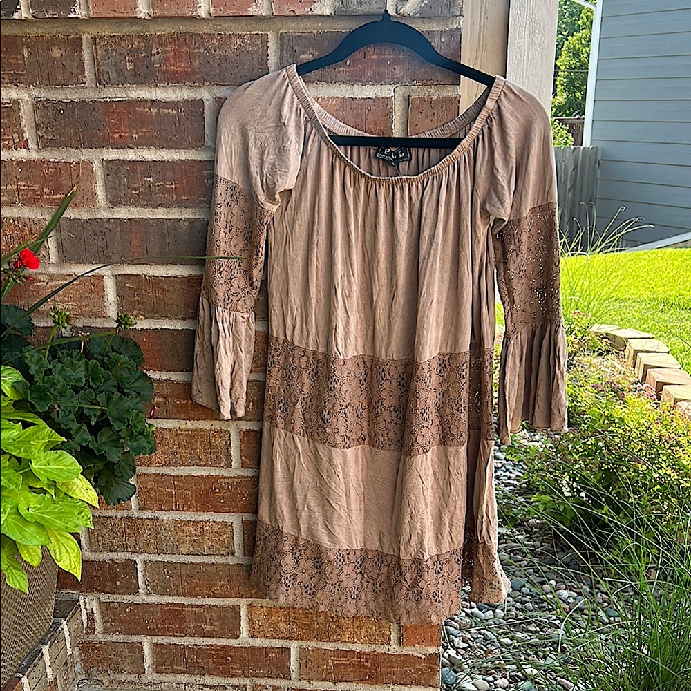 POL Ladies L Light Mocha Tiered w/Lace detail Bell Sleeve Tunic or Mini Dress